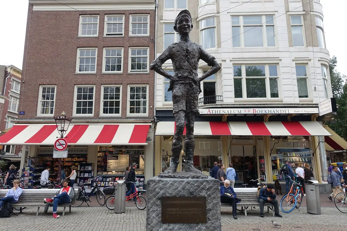Het lieverdje Statue-Amsterdam
